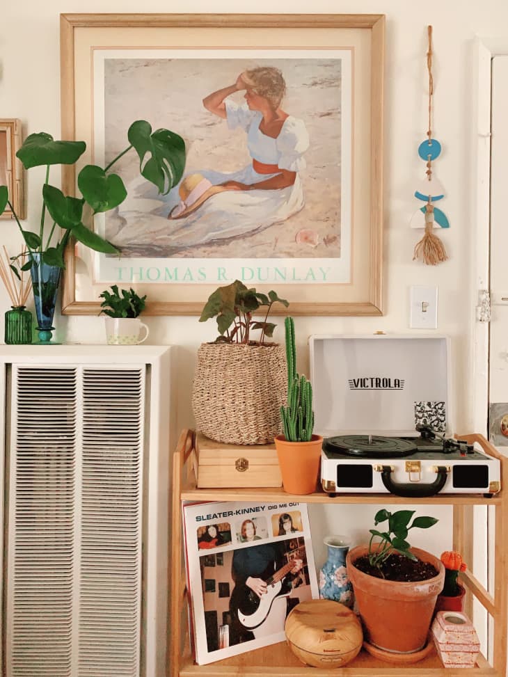 A Smart Solution for a Small Rental Apartment Without a Kitchen The